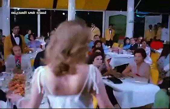 رجاء الجداوي عارضة أزياء عام 1977
