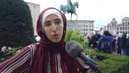 Manifestation à Bruxelles contre l’interdiction du foulard dans l’enseignement supérieur: interview de Souhaïla Amri