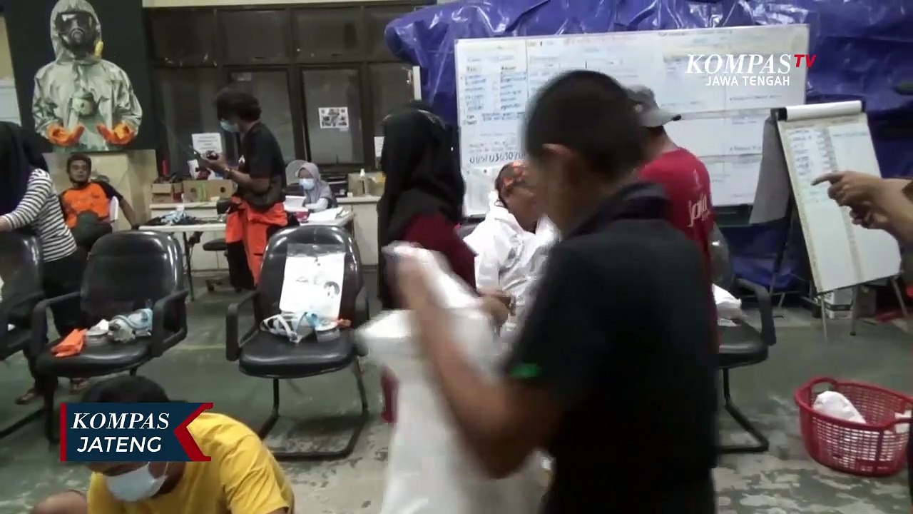 Wanita Relawan Pemakaman Jenasah Pasien Covid-19