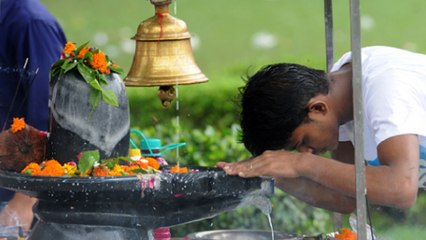 Télécharger la video: Sawan Somwar 2020 Puja Vidhi: शुरू हुआ सावन मास, रोजाना सावन पूजा विधि | Boldsky