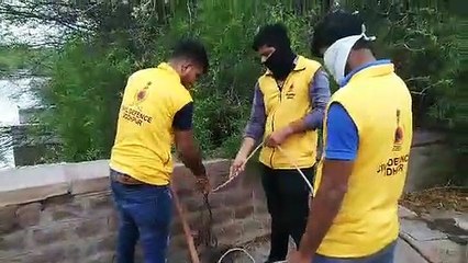 मंडोर नागादड़ी में मिला युवक का शव, नागरिक सुरक्षा दल के सदस्यों ने निकाला बाहर