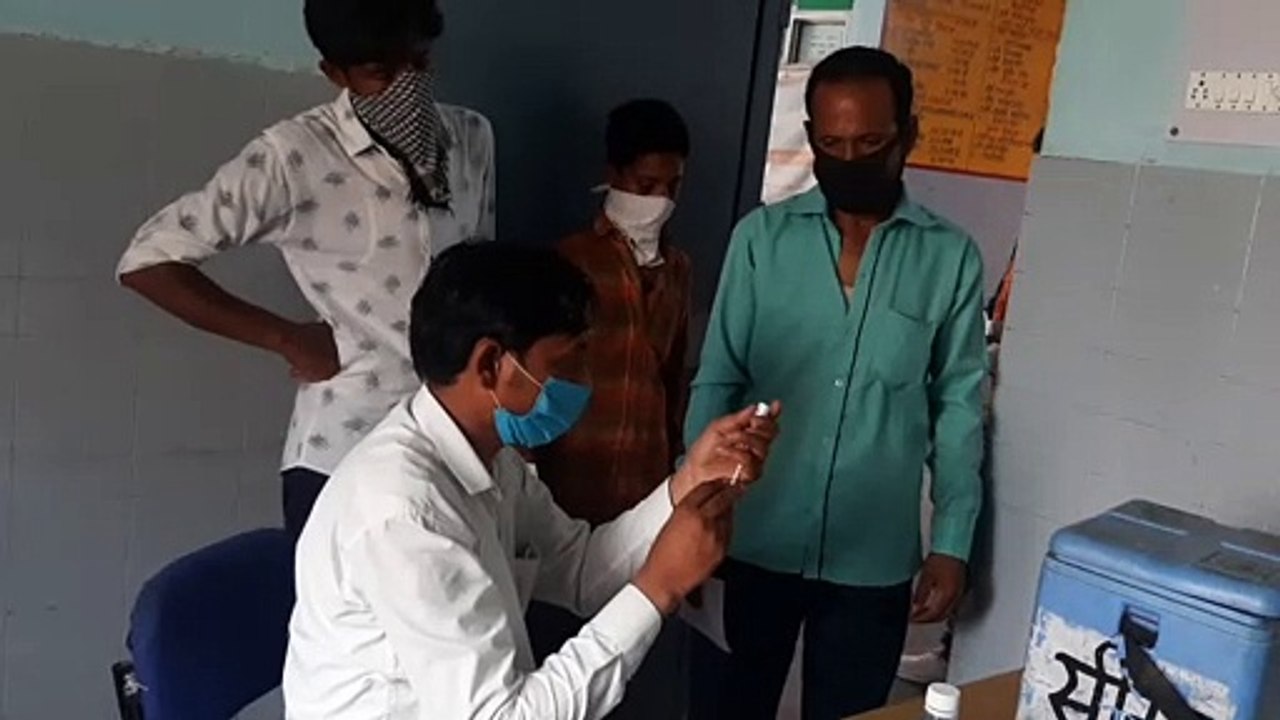 कांधला सीएचसी में लगे दो दर्जन से भी अधिक मरीजों को रेबीज के इंजेक्शन
