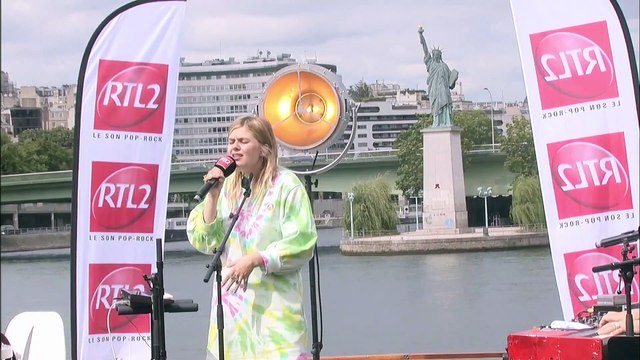 Louane interprète About You Now des Sugababes en live dans #LeDriveRTL2 (03/07/20)