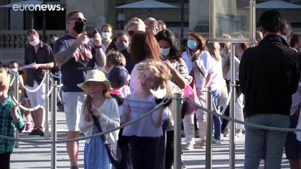 Museu do Louvre reabriu esta segunda-feira