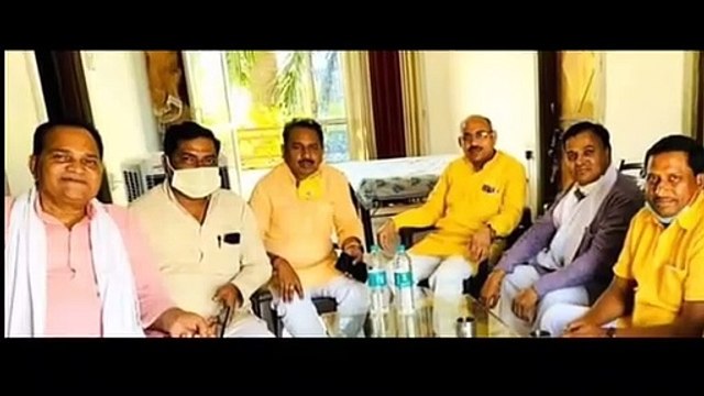 इटावा के सांसद पहुंचे व्यापार मंडल नगर अध्यक्ष का हाल-चाल जानने