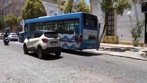 Autobús sin combustible en Barriada Pio XII de Jerez en pleno servicio