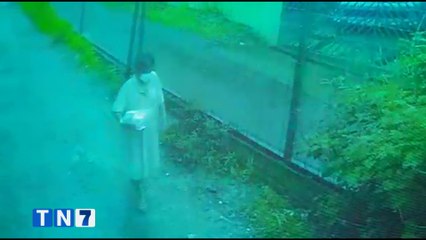 tn7-ambulancia-de-paciente-de-covid-descalza-y-bajo-aguacero-060720