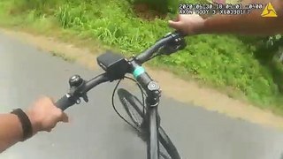 Polícia pede bicicleta emprestada para perseguir suspeito de homicídio