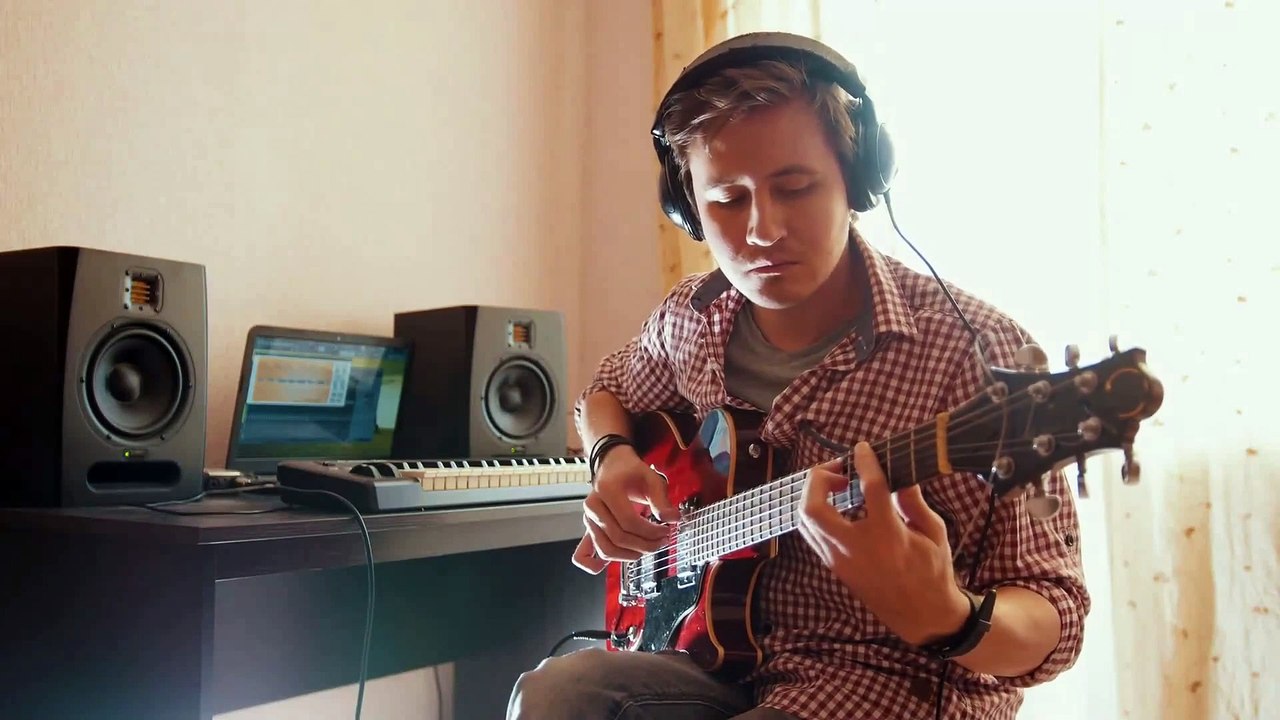 1)	Music.  Guitar Bass.  Thirty First Dream . Otis McDonald. Dance et électro.  Calme