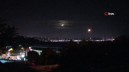 Dolunaylı İstanbul manzarası mest etti