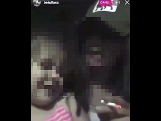 Sosyal medyada iğrenç görüntüler! Kardeşine zorla sigara içirdi