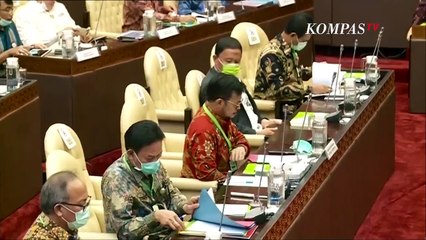 [Sorotan] Mentan SYL Pakai Kalung Antivirus Saat Rapat di DPR