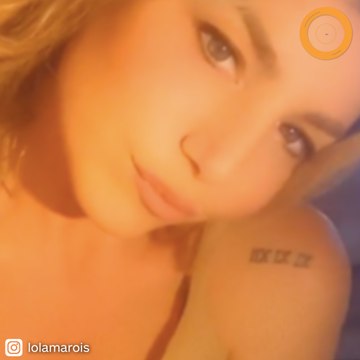 Lola Marois séduit les internautes avec un somptueux décolleté