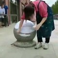 Elle transforme une pierre en boule en un magnifique paysage