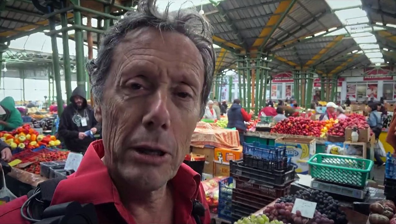 Bande-annonce de J'irai mourir dans les Carpates avec Alice Pol, Max Boublil et Antoine de Maximy