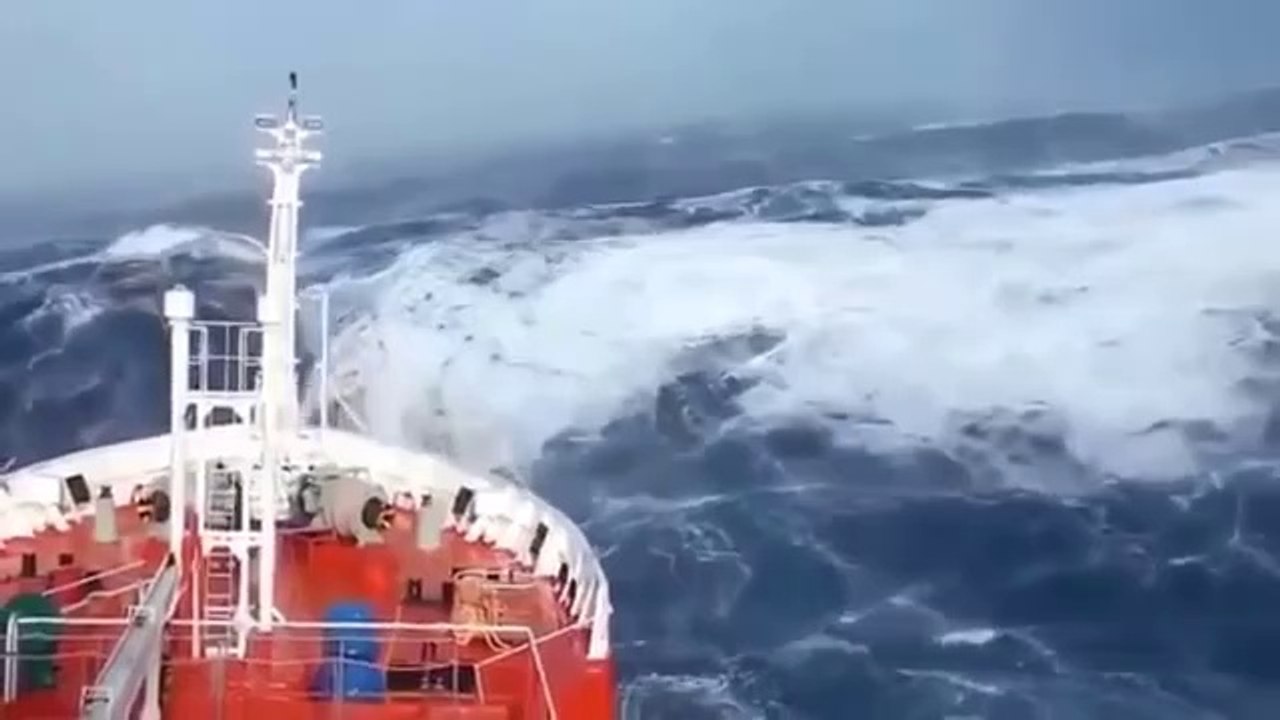 5 BIG Waves You Wouldn't Believe if not on video