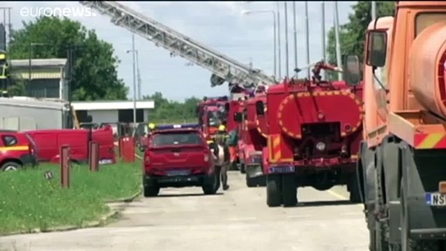 Két ember meghalt, amikor tűz ütött ki egy újvidéki gyárban