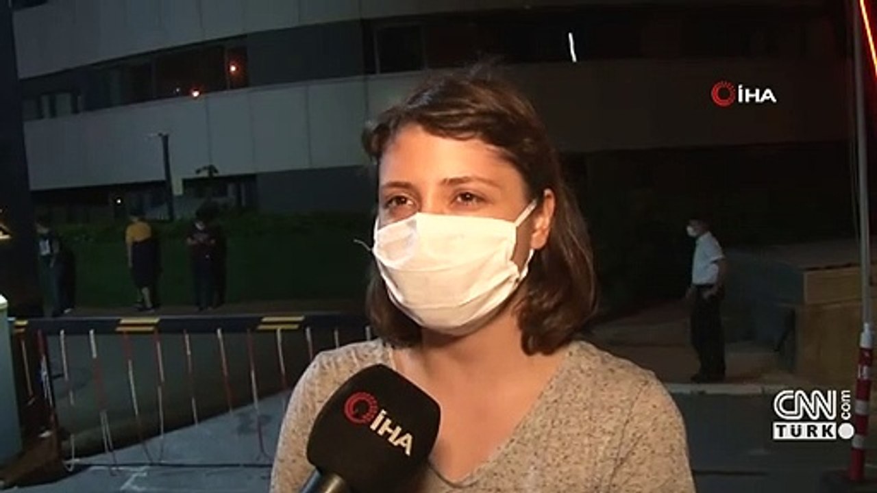 Kadıköy'deki site sakinleri yönetime isyan etti. Elektrik kesintileri ve akan pis sudan şikayetçiler | Video