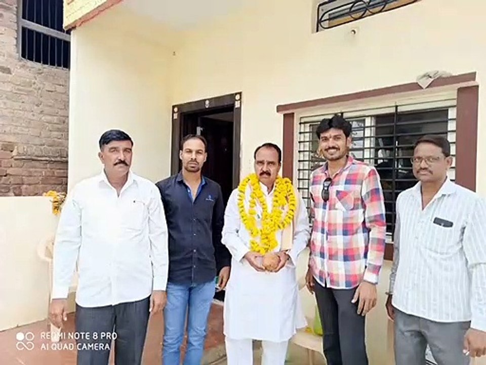 कोरोना योद्धा के रूप में काम करने वाले विधायक को किया सम्मानित