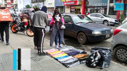 La venta ilegal volvió a ganar las calles en La Plata en plena cuarentena
