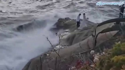 Des mariés voulaient faire une belle photo en bord de mer... mauvaise idée