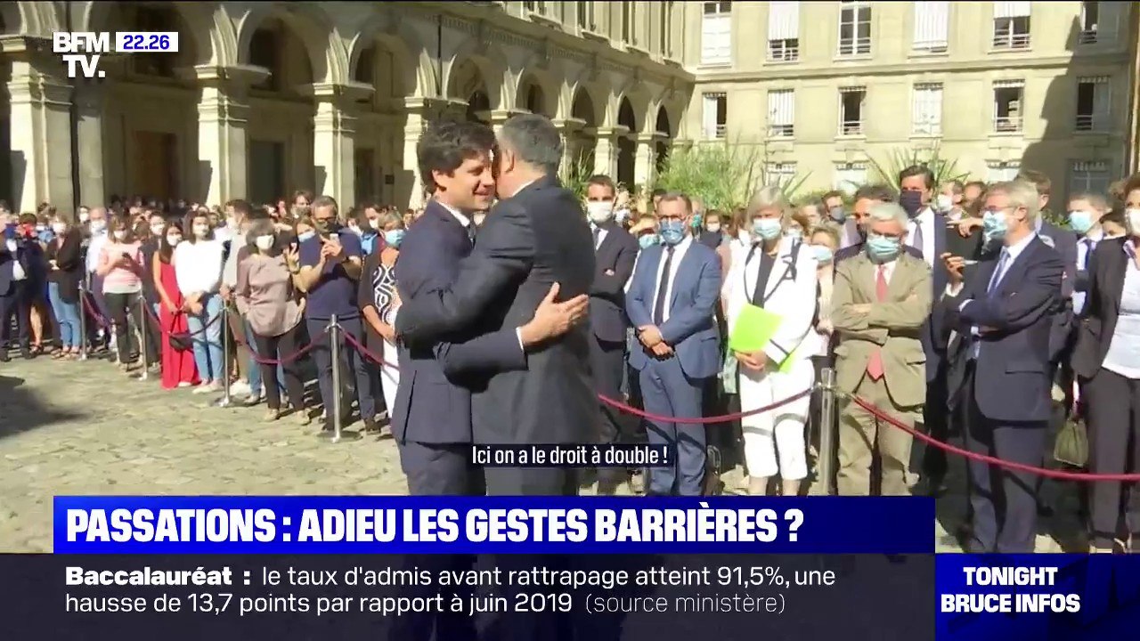 Si certains ministres ont fait attention durant les passations de pouvoir, d'autres ont complètement oublié les gestes barrières