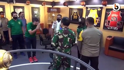 KAPOLDA KOLABORASI BONEK DAN DOKTER TIRTA HIJAUKAN SURABAYA DARI PANDEMI