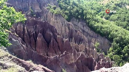 NİKSAR'DA KAPADOKYA BENZERİ OLUŞUMLAR