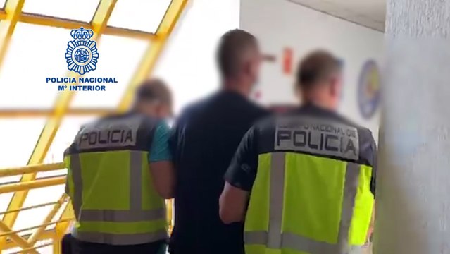 Policía detiene a fugitivo buscado en Reino Unido por matar a un joven
