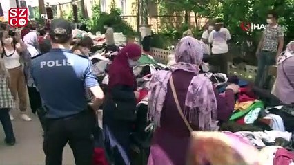 Pazar alışverişine dalan kadınlar sosyal mesafeyi unuttu