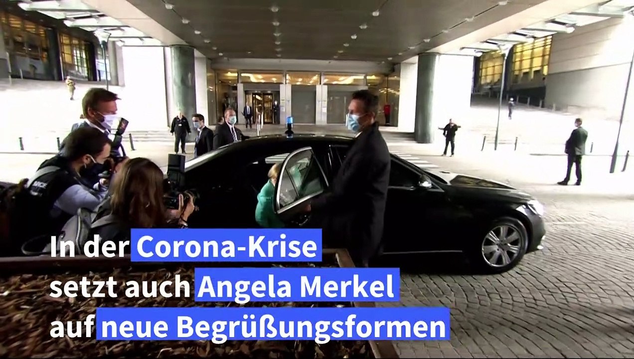 Merkel macht den Yoga-Gruß