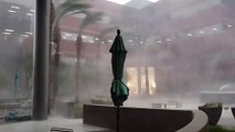 Enorme tempête filmée entre 2 immeubles... un déluge