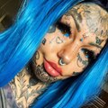 Mujer con más de 500 tatuajes cubrió los de su rostro y mostró el increíble cambio