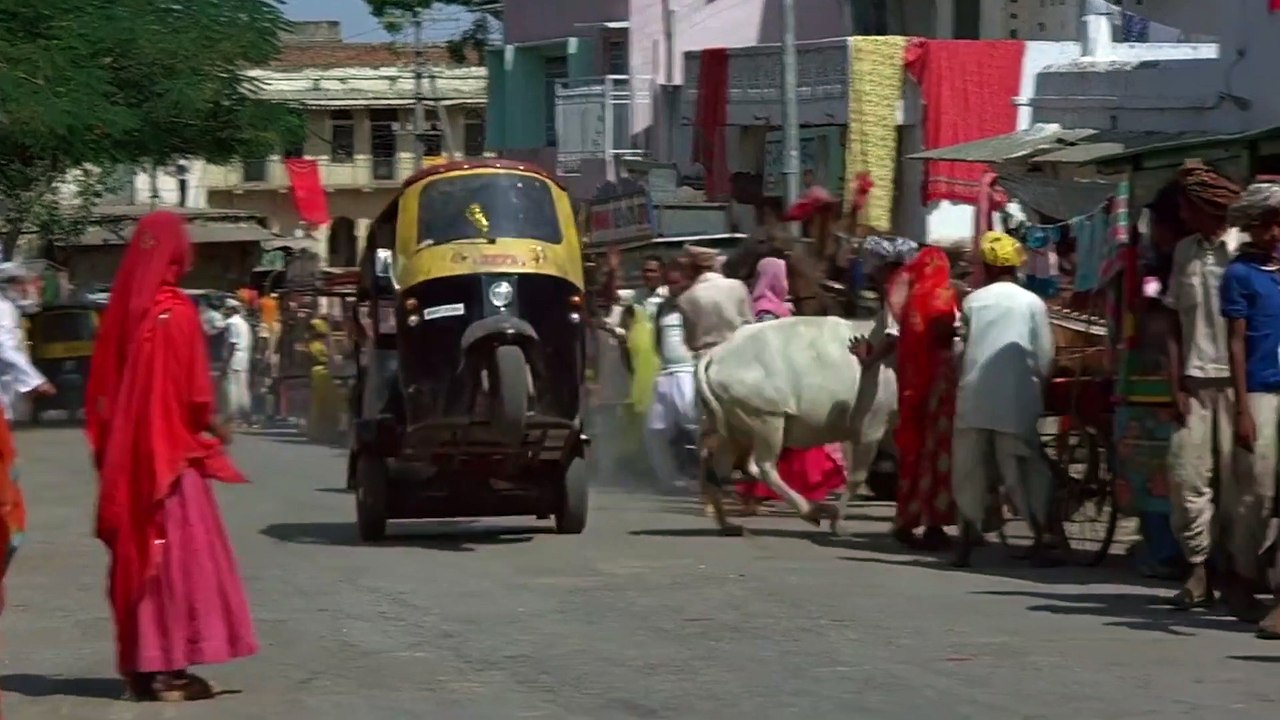 James Bond OCTOPUSSY movie - Bond and Vijay try to lose Gobinda