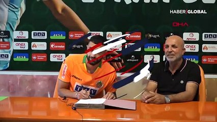 Alanyaspor, Efkan Bekiroğlu'na 4 yıllık imzayı attırdı