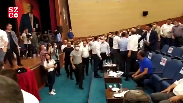 Mersin’de gergin mecliste CHP’li başkana borçlanma yetkisi çıkmadı