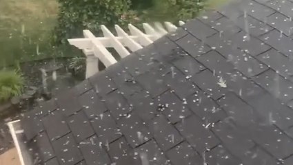 Video herunterladen: Gusty winds and hail hit West Virginia