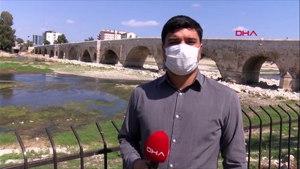 16 asırlık köprüye yine sprey boyayla yazı yazdılar