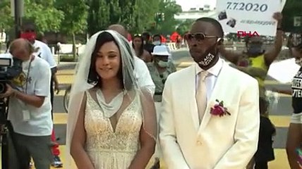 Washington'da siyahi çift protestoların merkezi BLM Caddesinde nikah kıydı