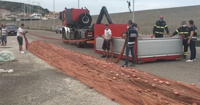 Corigliano Calabro (CS) - Sequestrata rete da pesca illegale di oltre 5 chilometri (09.07.20)