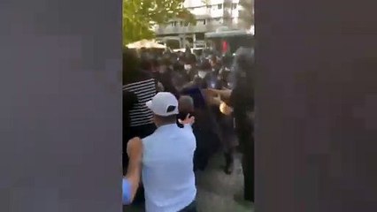 Ankara'da 'çoklu baro' teklifine karşı nöbet tutan avukatlara polisten sert müdahale