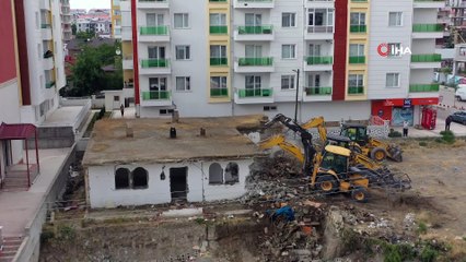 İpekyolu’ndaki metruk yapılar belediye ekipleri tarafından tek tek yıkılıyor