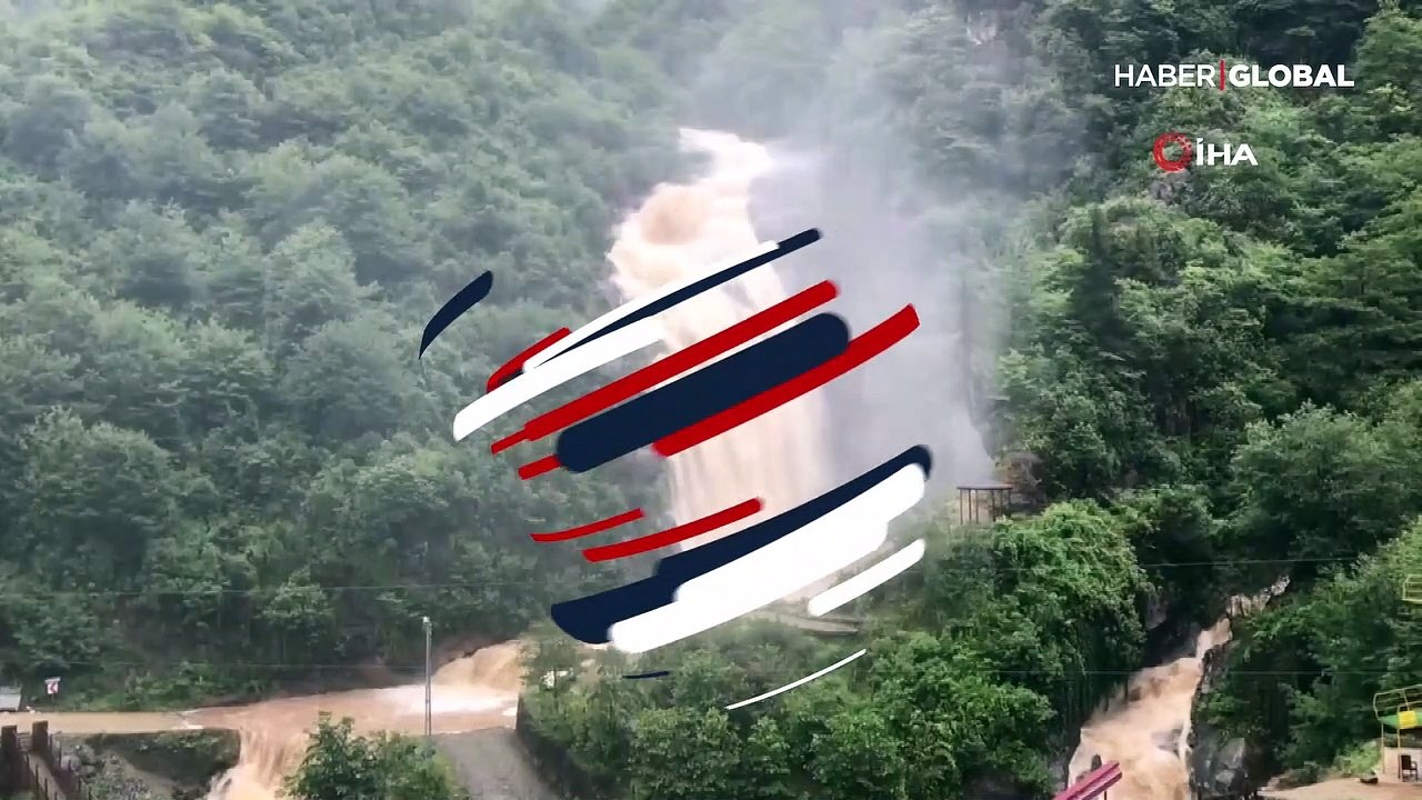 Çayeli ilçesindeki Ağaran Şelalesi yine taştı