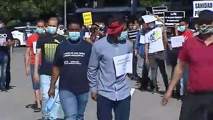 Las colas del hambre llegan al Ayuntamiento de Madrid