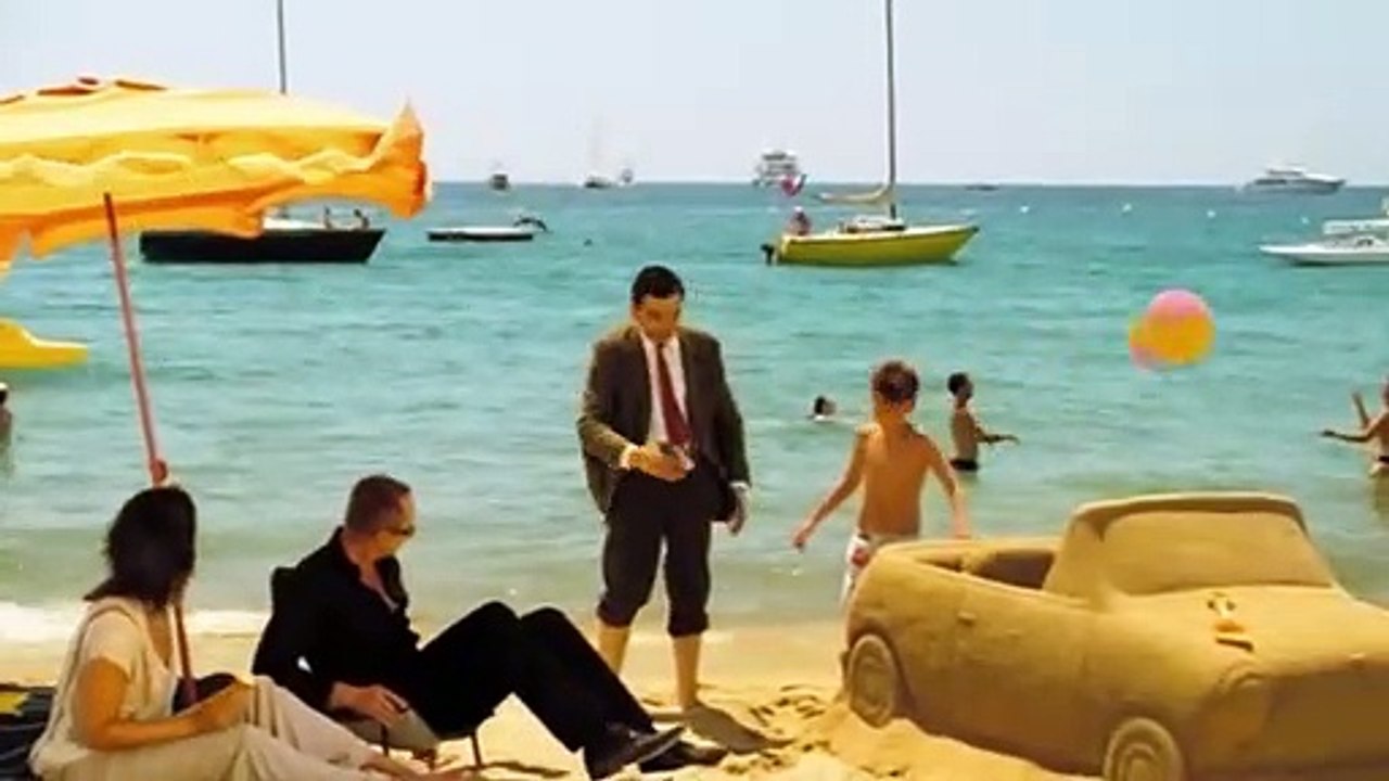 Una Familia Encontró Algo Extraño en la Playa, lo Que Sucedió Después Sorprendió a Todos