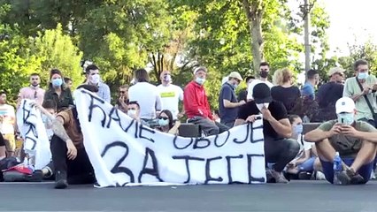 Sırbistan'da Kovid-19 tedbirlerine karşı gösteriler devam ediyor - BELGRAD