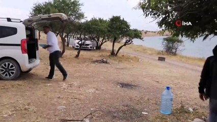 Van Gölü'nde çalışmaları takip eden basın mensupları fırtınaya yakalandı
