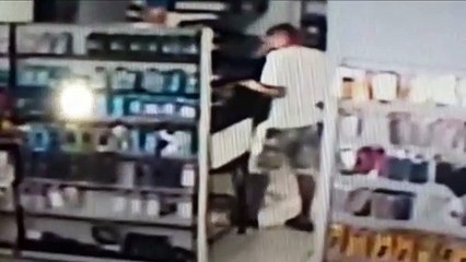 Homem aproveita recepção vazia e furta dinheiro e celulares em empresa no Periolo