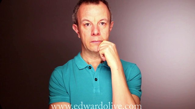 Casting actor locutor presentador ingles britanico aburrido