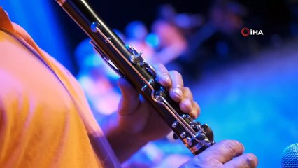 Antalya'nın temizlik işçilerinden paylaşım rekorları kıran mini konser